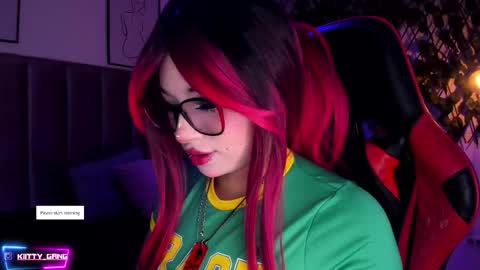 Snapshot of kitty_gang chatting on October 27, 2025, 7:29 pm Camila online show from October 27, 2025, 7:29 pm