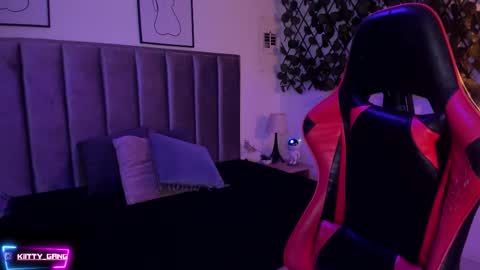 Camila online show from November 21, 2025, 2:32 am