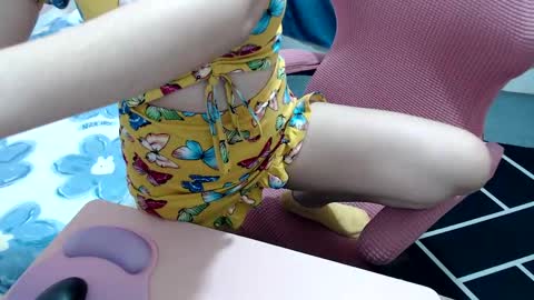 Snapshot of kitty_kity chatting on April 22, 2026, 10:50 am Kate online show from April 22, 2026, 10:50 am