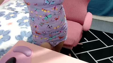 Snapshot of kitty_kity chatting on April 24, 2026, 6:43 pm Kate online show from April 24, 2026, 6:43 pm