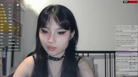 Snapshot of kitty_krush chatting on October 5, 2025, 2:43 am Kitty online show from October 5, 2025, 2:43 am