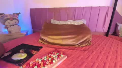 kitty_kryss online show from October 17, 2025, 2:08 pm