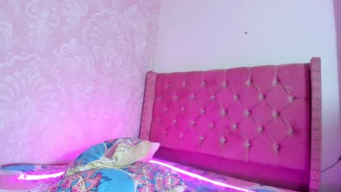 Snapshot of kitty_nicolle chatting on December 10, 2024, 4:27 pm kitty_nicolle online show from December 10, 2024, 4:27 pm