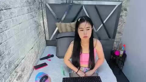 Snapshot of kitty_small69 chatting on May 6, 2026, 1:27 pm kitty_small69 online show from May 6, 2026, 1:27 pm