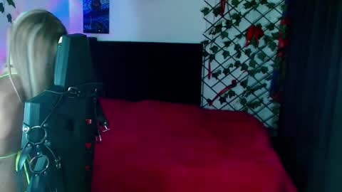 kitty_vaal online show from October 31, 2025, 2:45 am