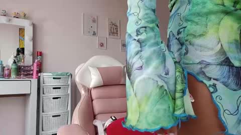 kitty_van online show from September 12, 2025, 3:01 pm