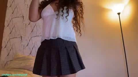 Snapshot of kittyand chatting on March 18, 2026, 2:04 am Kitty black hair 19 years Isa red hair18 years John 21 years online show from March 18, 2026, 2:04 am