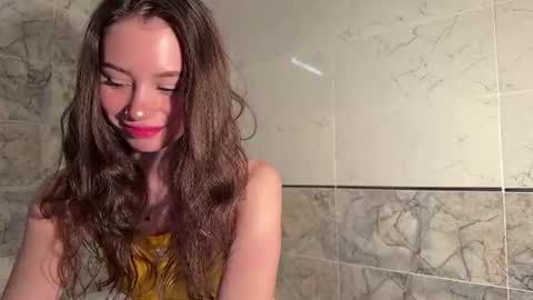 Snapshot of kittybaeray chatting on June 19, 2026, 7:12 am Rayna online show from June 19, 2026, 7:12 am