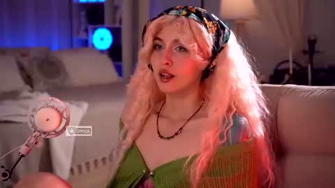 Snapshot of kittybay_ chatting on July 6, 2026, 9:17 pm KittyBay online show from July 6, 2026, 9:17 pm