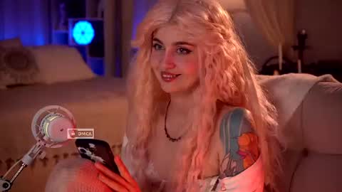 Snapshot of kittybay_ chatting on July 7, 2026, 9:19 pm KittyBay online show from July 7, 2026, 9:19 pm