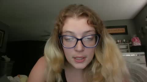 kittykat3535sx online show from September 23, 2025, 7:06 pm