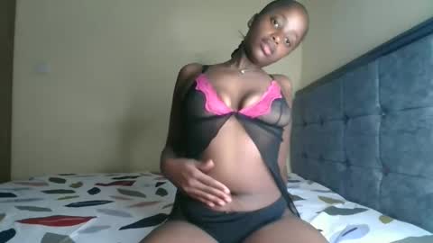 Kittypettite online show from November 18, 2025, 3:05 pm