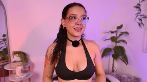 Sophie online show from November 23, 2025, 10:31 pm