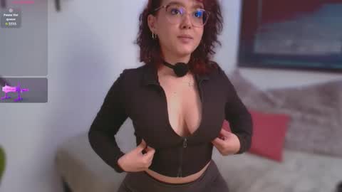 Snapshot of kittysophie_ chatting on May 7, 2026, 1:27 pm Sophie online show from May 7, 2026, 1:27 pm