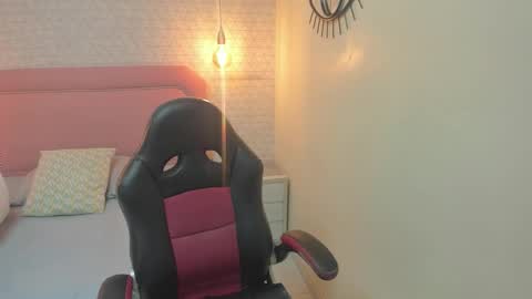  K I T T  Y  online show from March 19, 2026, 12:31 pm