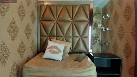 kittyvelvet_ online show from March 6, 2025, 6:48 pm