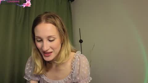 Kate online show from September 18, 2025, 9:33 am