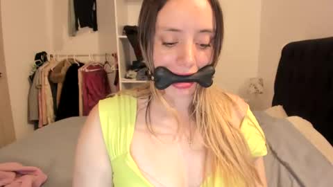 kittywantslove23 online show from October 15, 2025, 10:43 pm