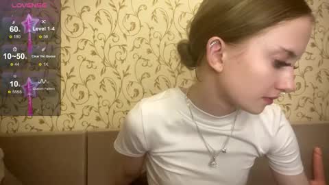 kittywithu online show from September 17, 2025, 4:52 pm