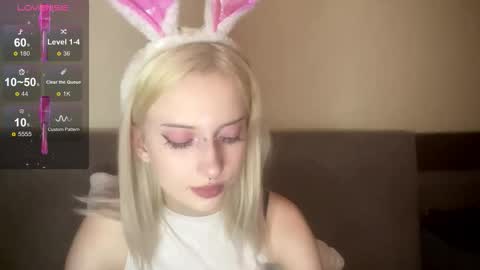 kittywithu online show from November 5, 2025, 5:13 pm