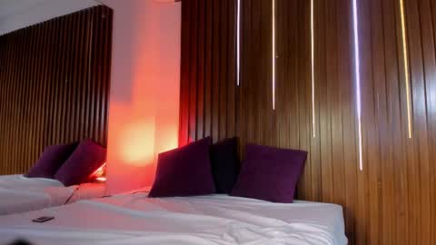 Kitty Hill online show from March 6, 2025, 7:14 am