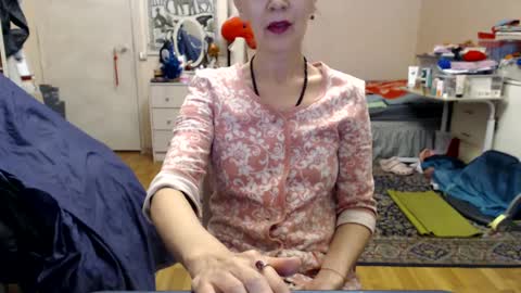 KiuminBerry online show from February 16, 2025, 1:05 pm