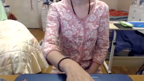 KiuminBerry online show from November 2, 2025, 9:00 am