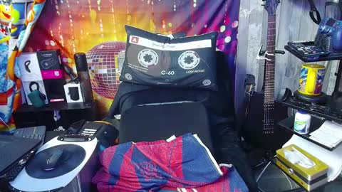 kiveuxmakeu online show from September 14, 2025, 6:12 am