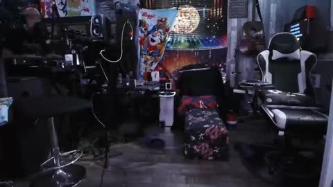 kiveuxmakeu online show from September 18, 2025, 7:27 pm