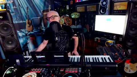 kiveuxmakeu online show from March 5, 2026, 4:47 pm