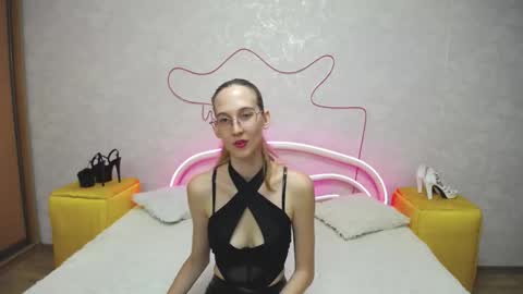 Klary online show from September 25, 2025, 5:44 am