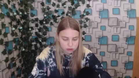 klerkarina online show from December 23, 2024, 6:22 am