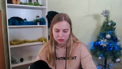 klerkarina online show from December 27, 2024, 9:17 am