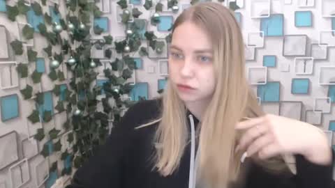 klerkarina online show from January 4, 2025, 5:58 am