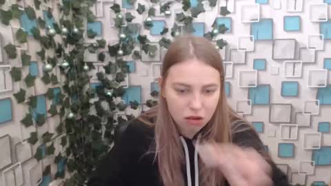 klerkarina online show from January 9, 2025, 5:44 am