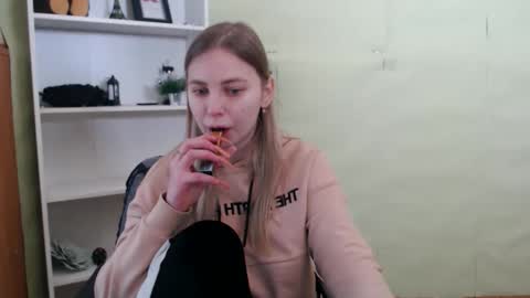 klerkarina online show from February 13, 2025, 6:20 am