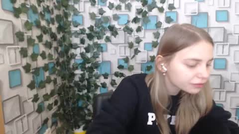 klerkarina online show from February 19, 2025, 6:22 am