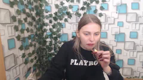 klerkarina online show from March 3, 2025, 9:33 am