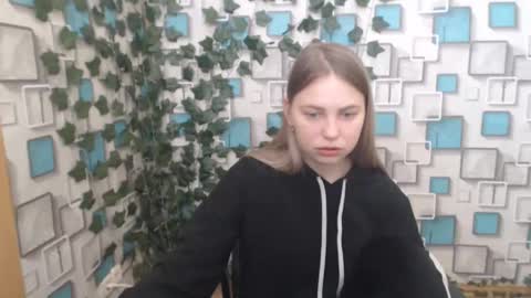 klerkarina online show from March 4, 2025, 10:35 am