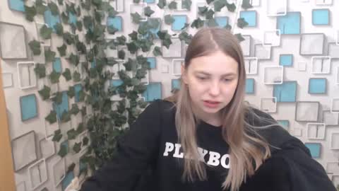 klerkarina online show from March 5, 2025, 5:40 am