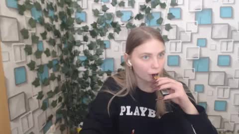 klerkarina online show from March 5, 2025, 8:43 am