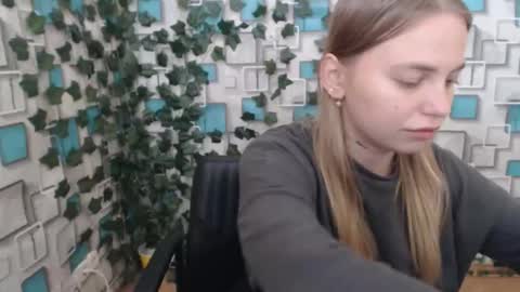 klerkarina online show from September 25, 2025, 5:55 am