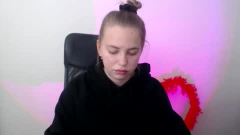 klerkarina online show from October 22, 2025, 5:41 am