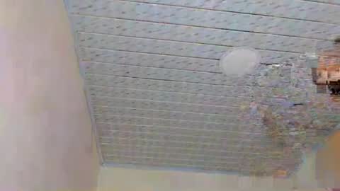 Kloe online show from November 3, 2025, 7:37 pm