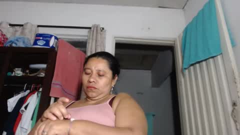 Kloe online show from December 4, 2025, 4:44 am