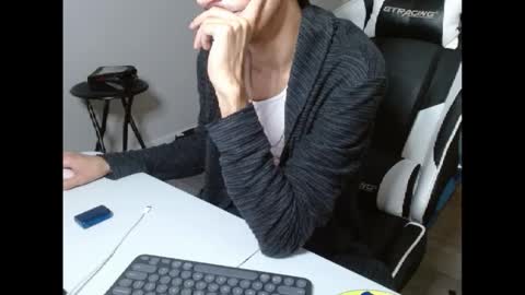 Snapshot of knkysubtwnk chatting on February 19, 2026, 11:28 am bttmtwink online show from February 19, 2026, 11:28 am