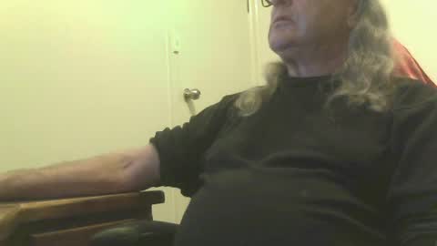 Snapshot of knobout chatting on June 28, 2026, 12:11 pm knobout online show from June 28, 2026, 12:11 pm