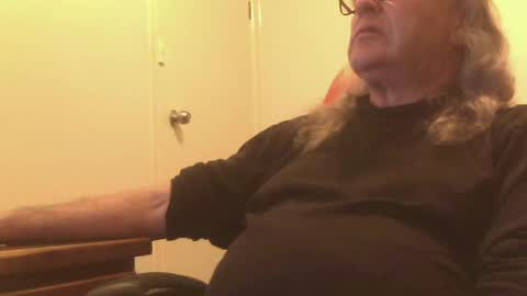 Snapshot of knobout chatting on July 6, 2026, 12:13 pm knobout online show from July 6, 2026, 12:13 pm