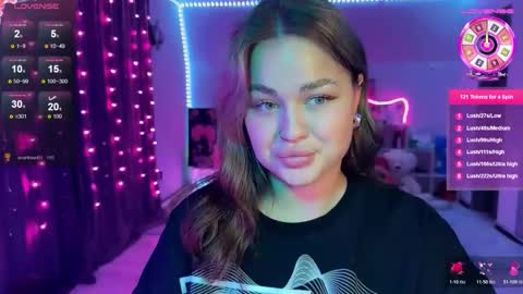 Mia online show from November 26, 2025, 6:31 pm