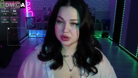 Mia online show from April 20, 2026, 3:15 pm